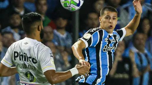 Grêmio não joga bem, mas supera dificuldades físicas e volta com vitória à Série A