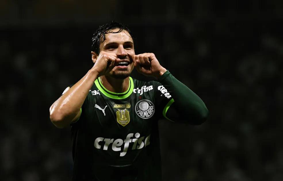 Palmeiras vai do chororô ao susto em vitória que começou com baile e arma repetida no Dérbi