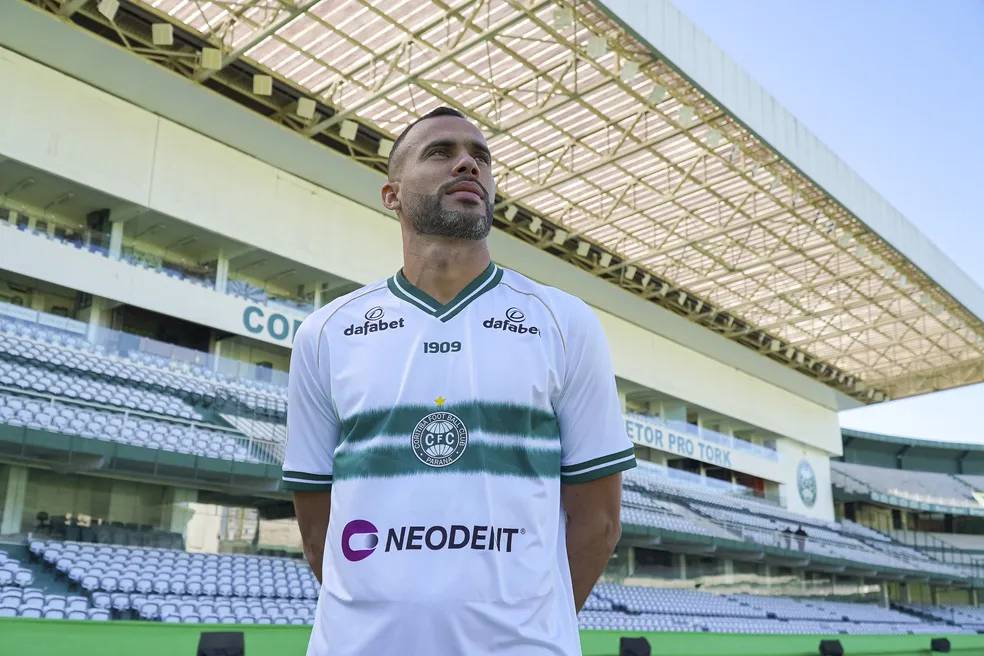 Coritiba confirma volante Fransérgio como primeiro reforço na janela do futebol brasileiro