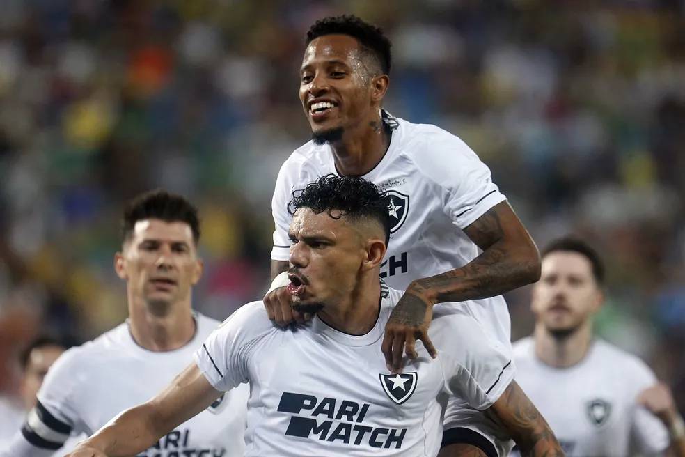 Fla "atropelado", queda de último invicto, brilho de Suárez e Fogão mais líder do que nunca