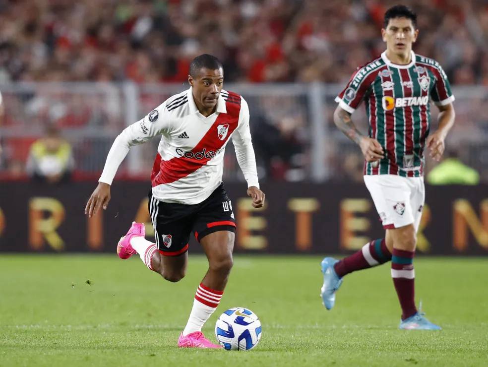 Flamengo intensifica conversas para acelerar chegada de reforços