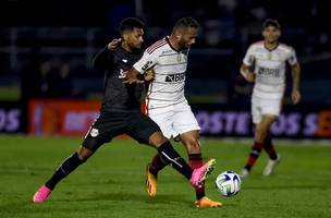 Flamengo reprime "amor à bola" pedido por Sampaoli, leva olé e é amassado pelo Bragantino (Foto: GE)