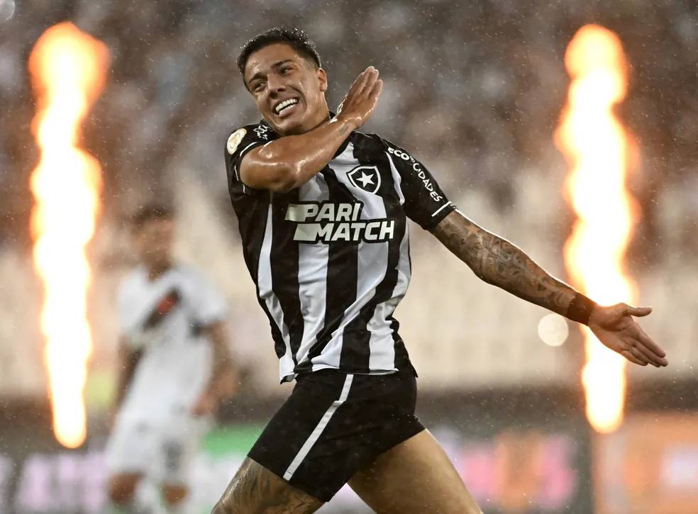 Botafogo dá a melhor resposta possível à saída de Luís Castro ao amassar o Vasco