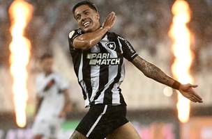 Botafogo dá a melhor resposta possível à saída de Luís Castro ao amassar o Vasco (Foto: GE)