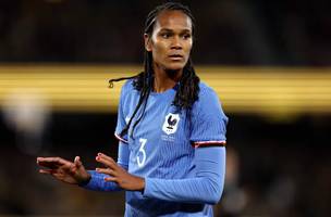 Com lesão na panturrilha, Renard, estrela da França, pode ser desfalque contra o Brasil (Foto: GE)