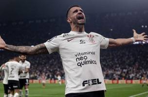"Eu te amo, cara...!" Renato Augusto retribui a paixão do Corinthians por ele. Destrói o São Paulo. E avisa: quer renovar até 2024 (Foto: R7)