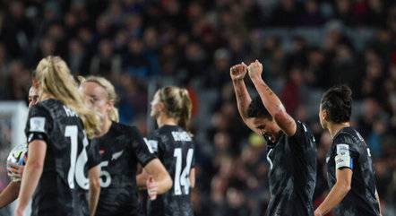 Nova Zelândia surpreende Noruega na abertura da Copa Feminina