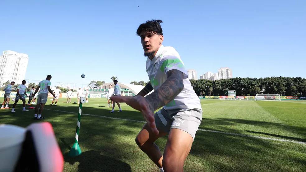 Palmeiras entende que contrato dá segurança para não perder Gómez, apesar de assédio do Al-Nassr