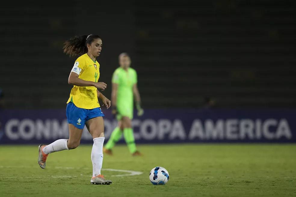 Rafaelle será a capitã da seleção brasileira na estreia na Copa