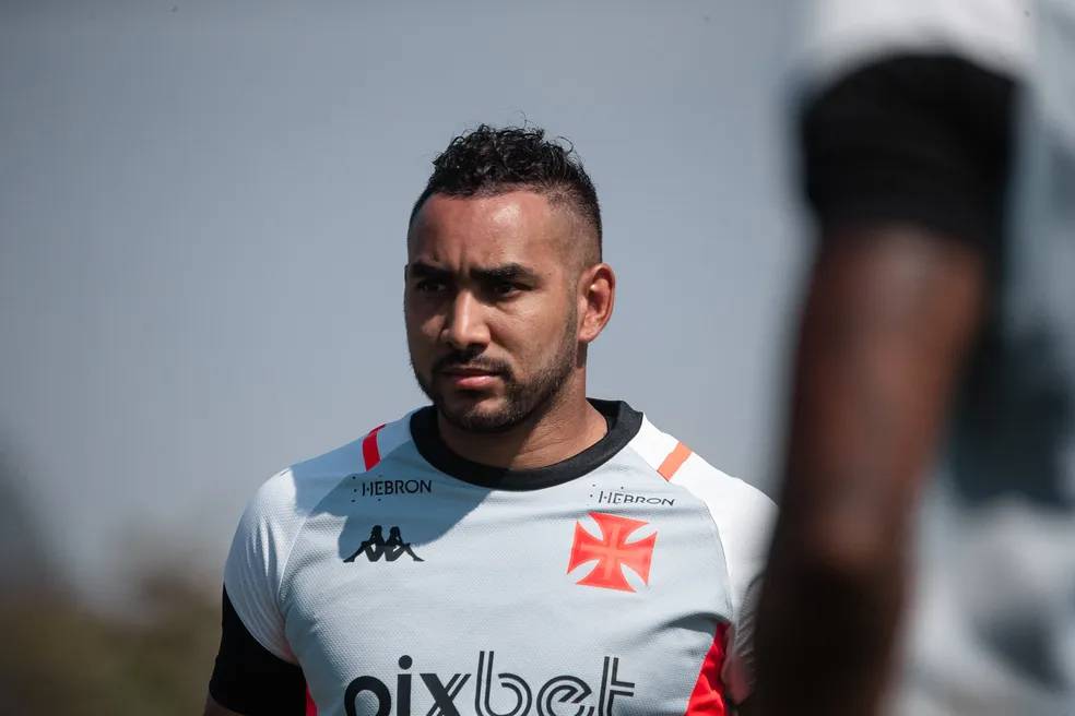 Com treinos em dois períodos e sem folga, Payet vive expectativa de estreia pelo Vasco