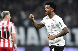 Corinthians 1 x 0 Estudiantes-ARG - Timão faz o dever de casa e joga pelo empate na Argentina (Foto: Fi)
