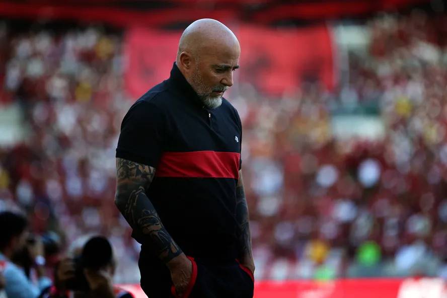 Flamengo foca em final e congela assunto Sampaoli após vitória em clássico trazer paz momentânea