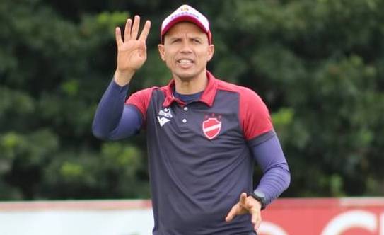 Time invicto na Divisão de Acesso em Goiás muda de treinador