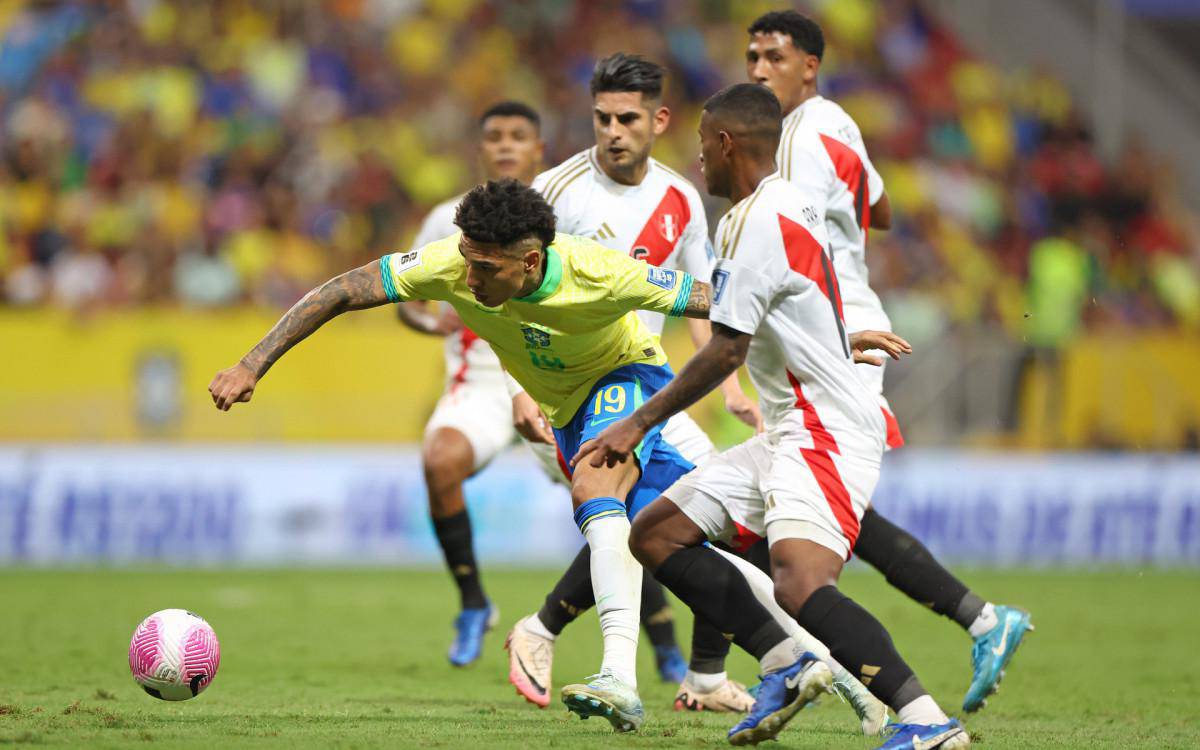 Igor Jesus em partida contra o Peru