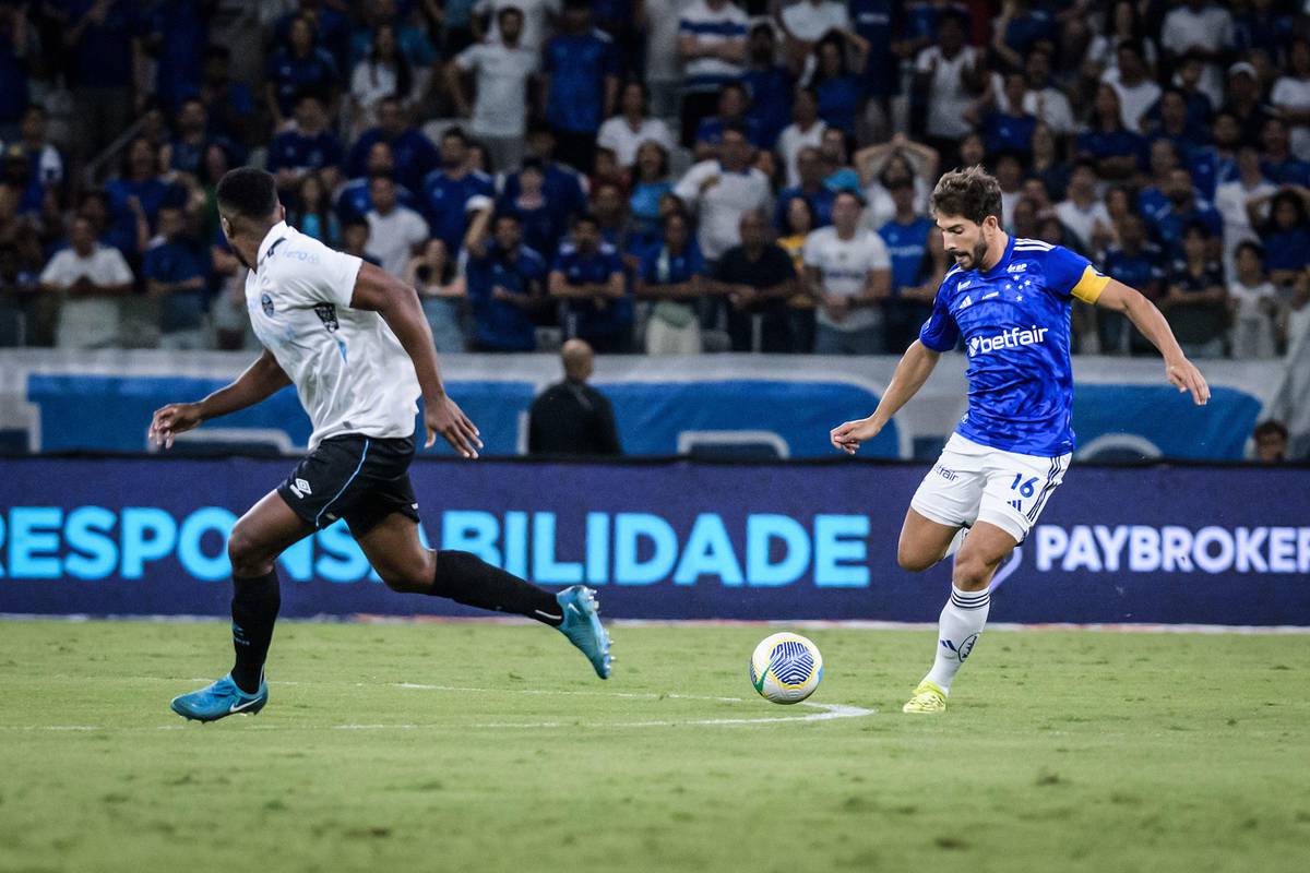 Clube tem apenas uma vitoria em oito partidas disputadas tendo Fernando Diniz no comando da equipe no Campeonato Brasileiro
