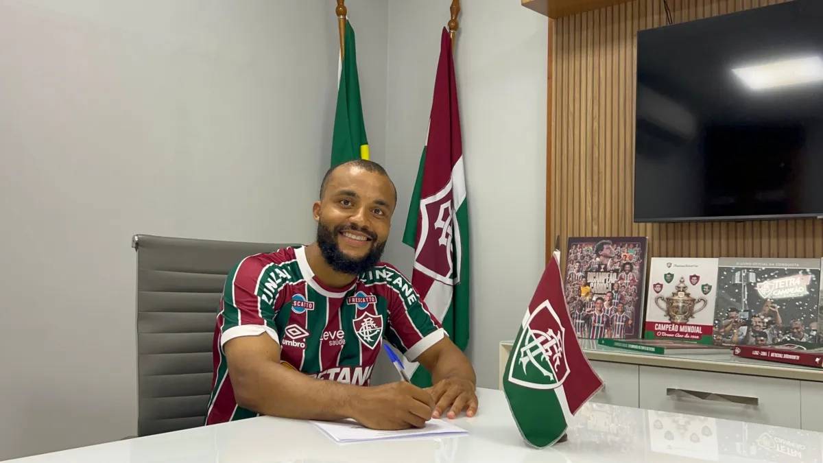 Samuel Xavier renova contrato com o Fluminense até o fim de 2025