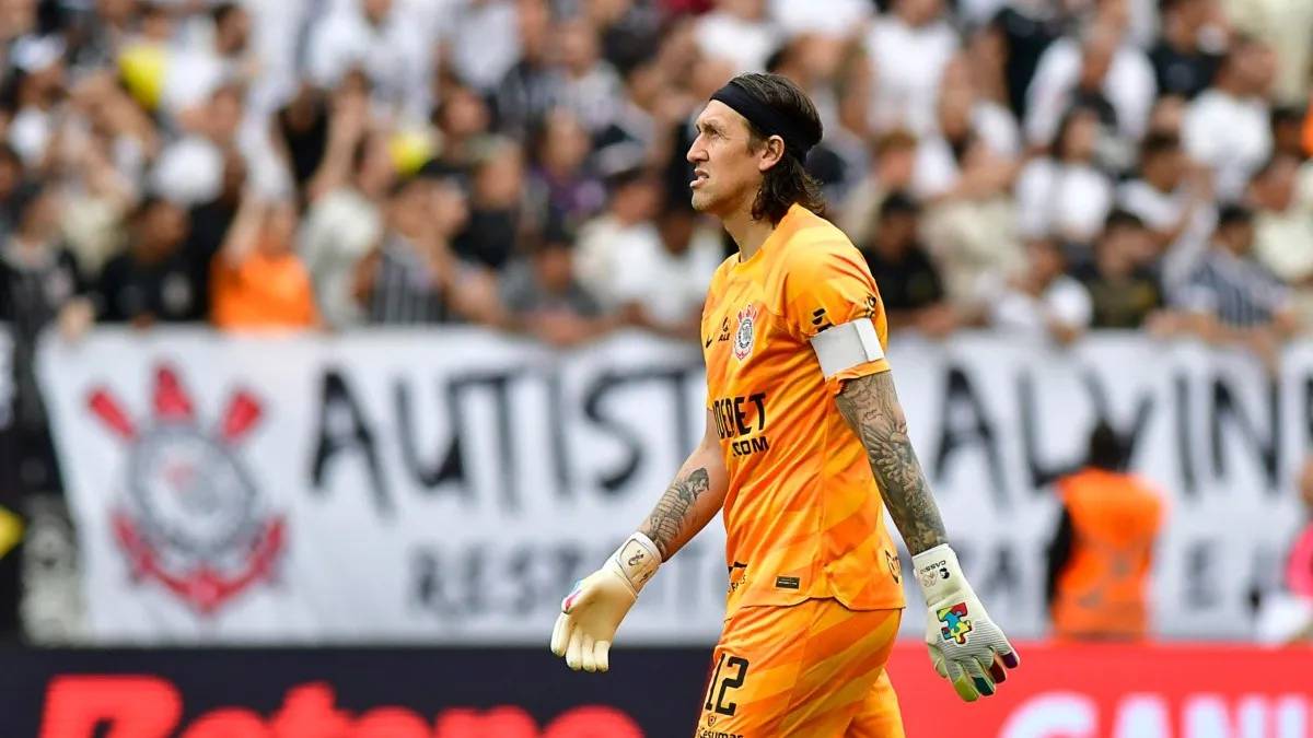 Corinthians faz proposta de renovação para Cássio e ida do goleiro ao Cruzeiro trava