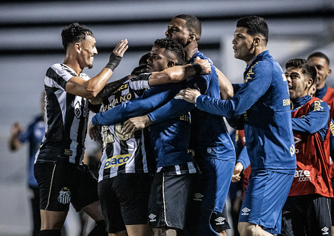 Santos defende boa fase e mira liderança contra o Brusque em dia com 4 paulistas em campo