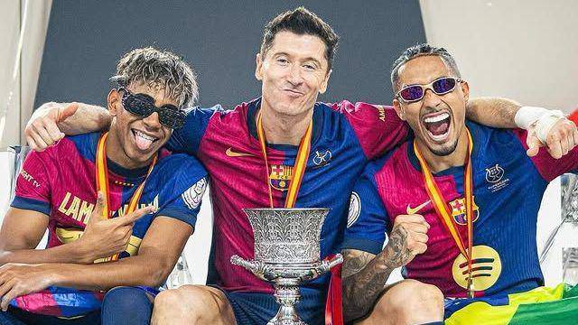 Lamine Yamal, Robert Lewandowski e Raphinha