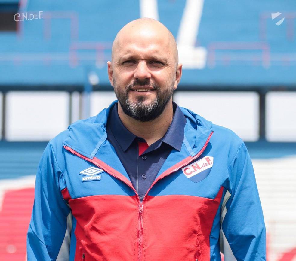 Brasileiro Jadson Viera e o novo tecnico do Nacional-URU