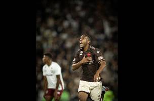 Rayan celebra gol marcado pelo Vasco sobre o Fluminense, no Maracana (Foto: Matheus Lima / Vasco)