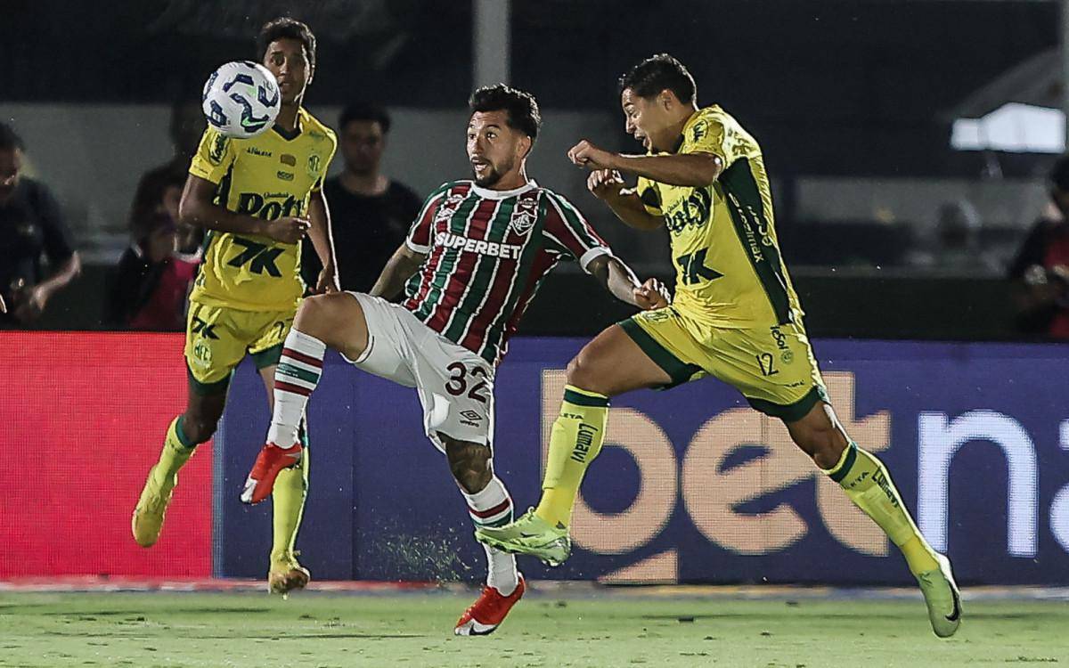 Responsavel pela criacao de jogadas do Fluminense, Lucho Acosta deu trabalho aos marcadores