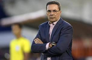 Vanderlei Luxemburgo ve o Palmeiras 'mais solido' do que o Flamengo (Foto: Juan Mabrobata / AFP)