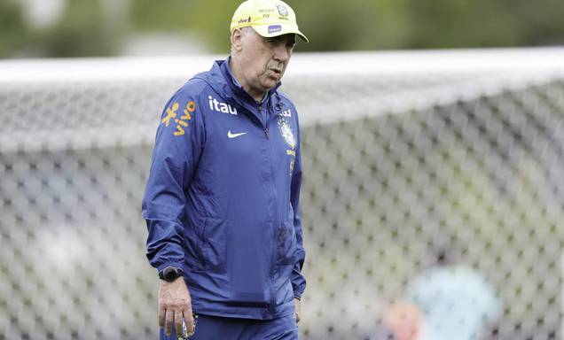 Ancelotti sugere Neymar como 'falso 9' ideal