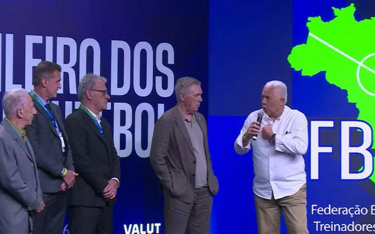 No 2o Forum Brasileiro dos Treinadores de Futebol, Leao e Oswaldo de Oliveira criticaram invasao de estrangeiros