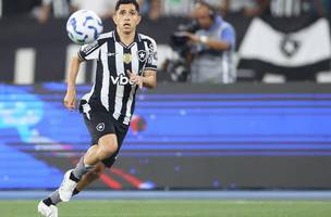Savarino em acao pelo Botafogo contra o Atletico-MG, no Nilton Santos (Foto: Vitor Silva / Botafogo)