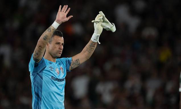 Fábio brilha aos 45 anos e acumula recordes no Fluminense