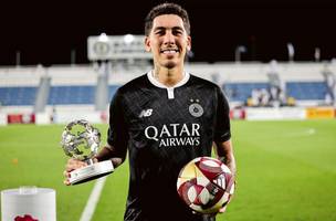 Firmino atualmente atua no futebol do Catar (Foto: Divulgacao / Al Sadd)