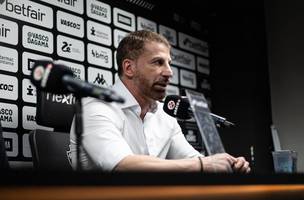 Pedrinho e o presidente do Vasco (Foto: Leandro Amorim/Vasco)