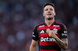 Saul em acao pelo Flamengo (Foto: Jorge Rodrigues / AGIF)