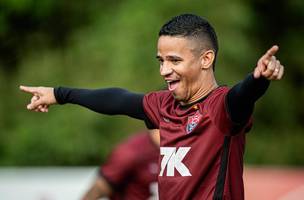 Victor Ferreira / EC Vitoria (Foto: Erick em treino do Vitoria)