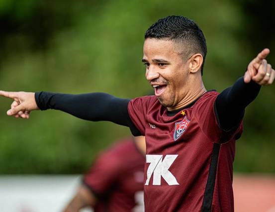 Vitória perto de contratar Erick, atacante do São Paulo