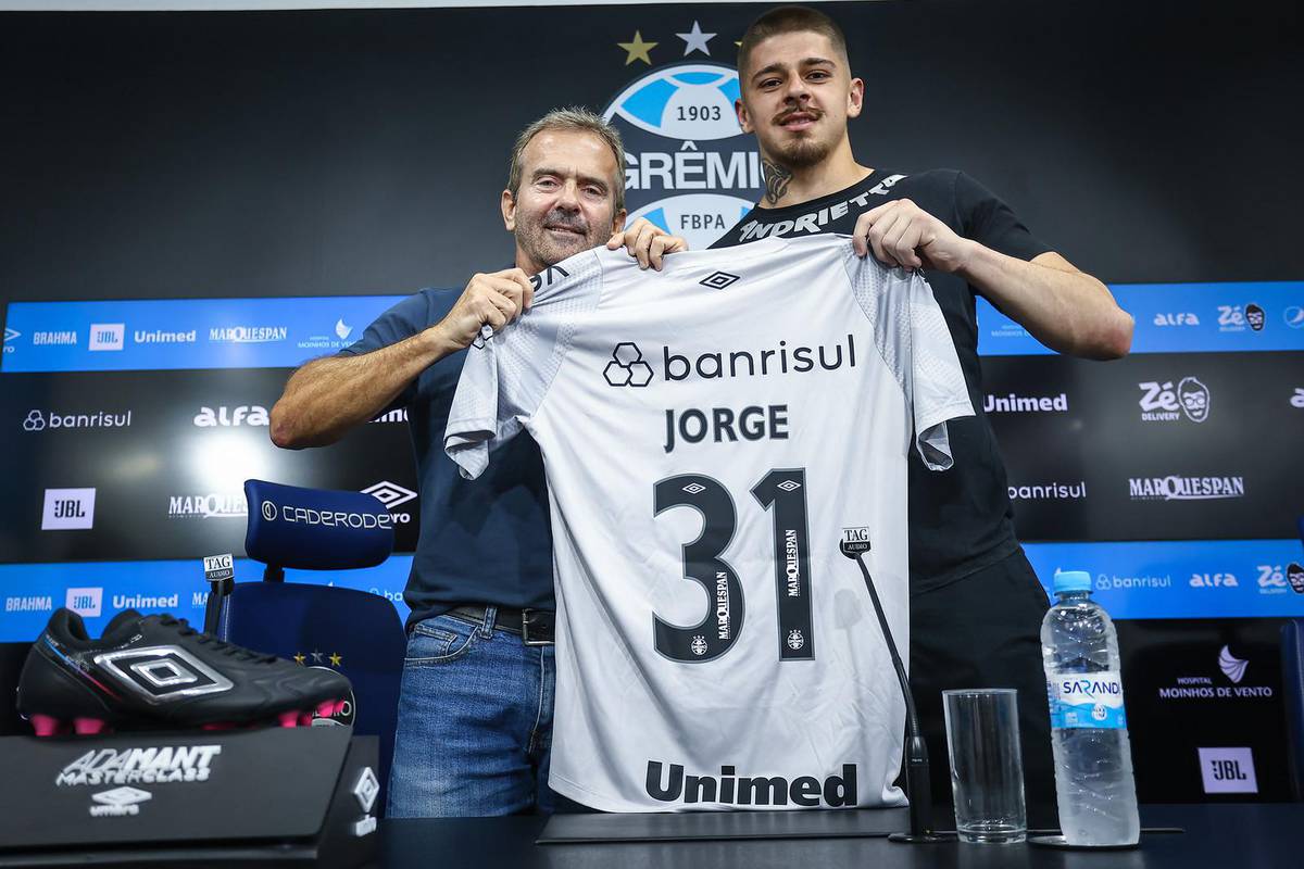O jogador de 23 anos defendera o nono clube na carreira. Ele disputou o ultimo Gauchao pelo Pelotas e foi apresentado pelo Tricolor na quarta (26).