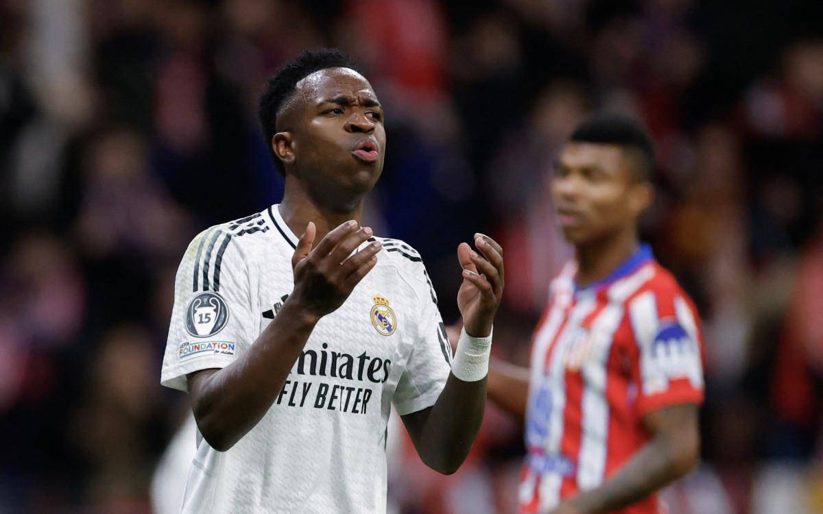 Vini Jr em acao pelo Real Madrid contra o Atletico de Madrid