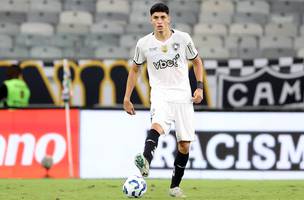 Alvinegro carioca enfrenta o Estudiantes nesta quarta-feira (23), pela 3a rodada da fase de grupos da Libertadores. A bola rola as 21h30 na Argentina. (Foto: Vitor Silva / BFR)