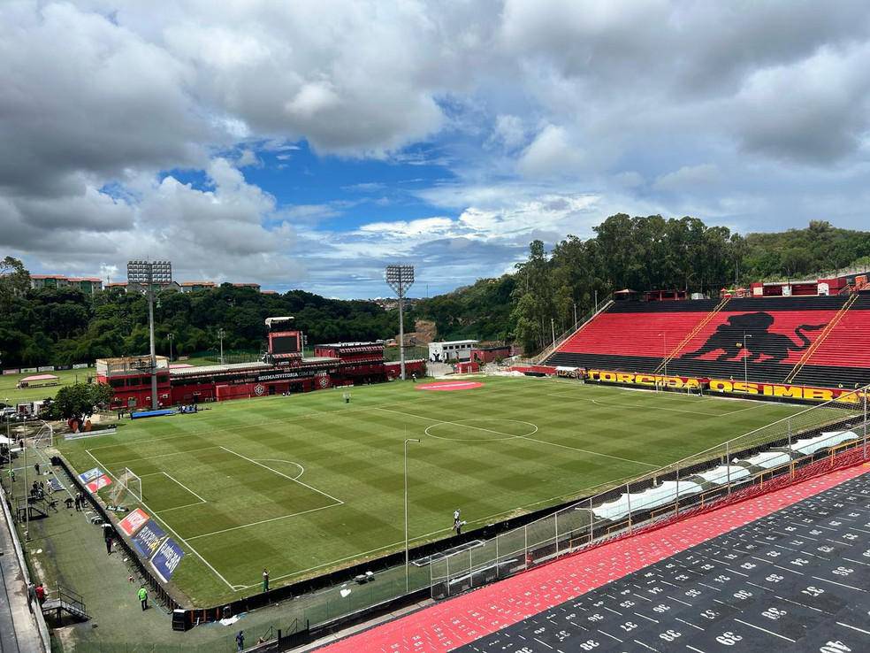 Barradao e o palco de Vitoria x Universidad de Quito
