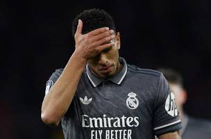 Bellingham lamenta a derrota do Real Madrid para o Arsenal na Champions League (Foto: Reuters)