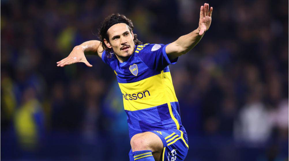 Cavani reclama de gol anulado em Boca Juniors x Barracas Central