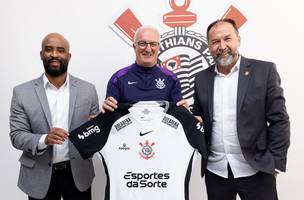 Dorival Junior, tecnico do Corinthians, com o diretor Fabinho Soldado e o presidente Augusto Melo (Foto: Rodrigo Coca / Ag.Corinthians)