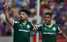 Flaco López lidera artilharia e desafia Vitor Roque no Palmeiras