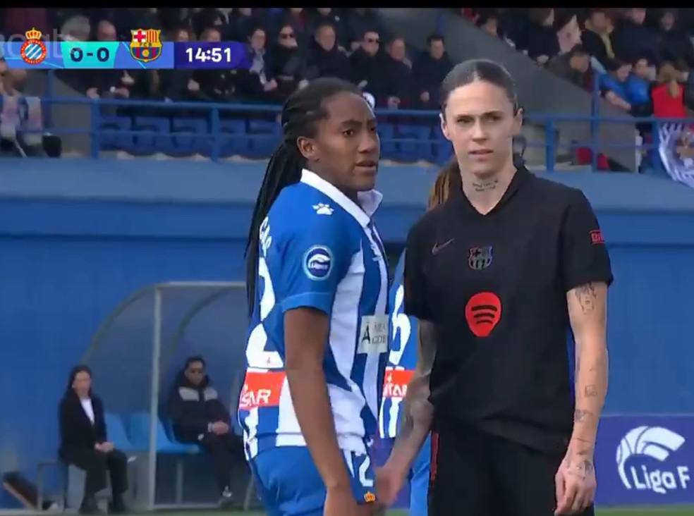 Jogadora do Barcelona e acusada de assedio durante partida da LaLiga feminina