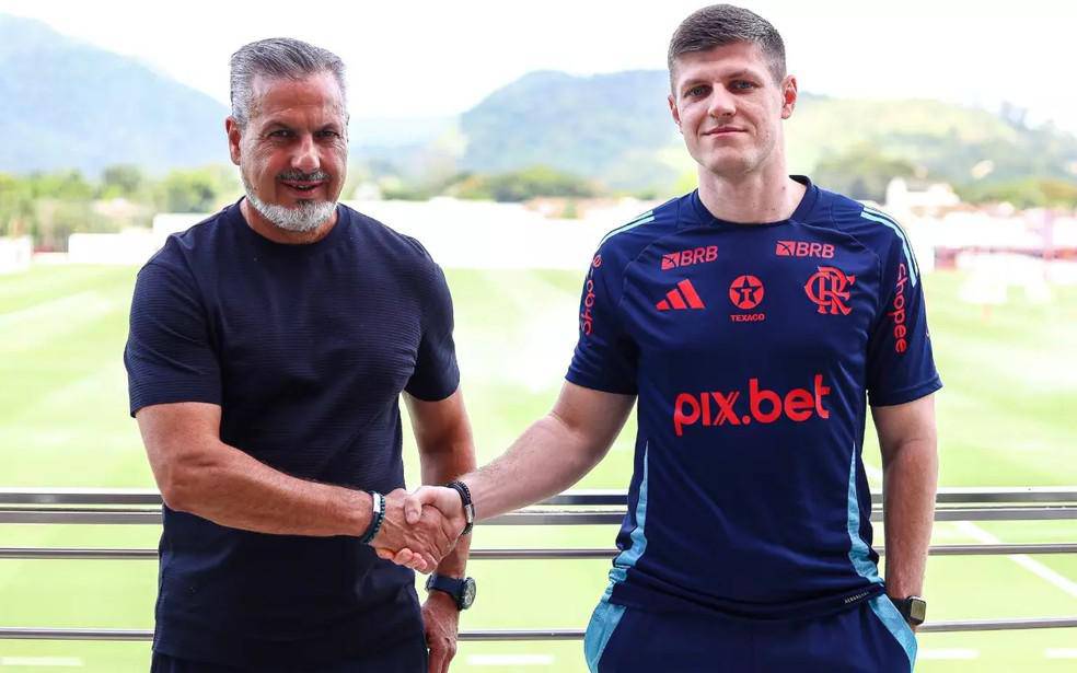 Jose Boto e Andrii Fedchenkov, diretor de scouting do Flamengo