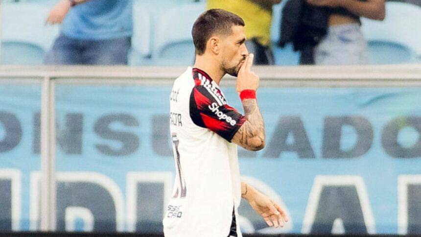 Junior tem reacao inusitada ao receber resposta de Arrascaeta apos jogo do Flamengo x Gremio