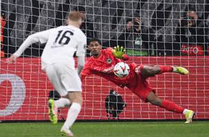 Kaua Santos e destaque no Eintracht Frankfurt, da Alemanha (Foto: Kirill Kudryavtsevafp / AFP)