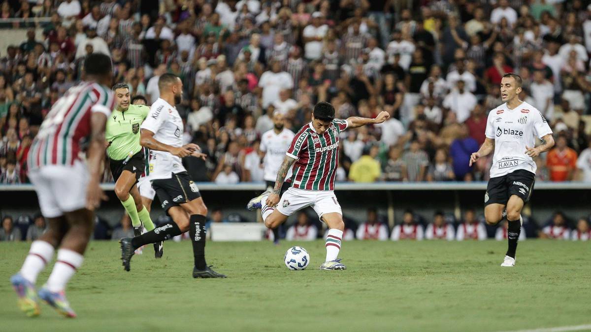 Lance de jogo de Fluminense x Santos no Marcana