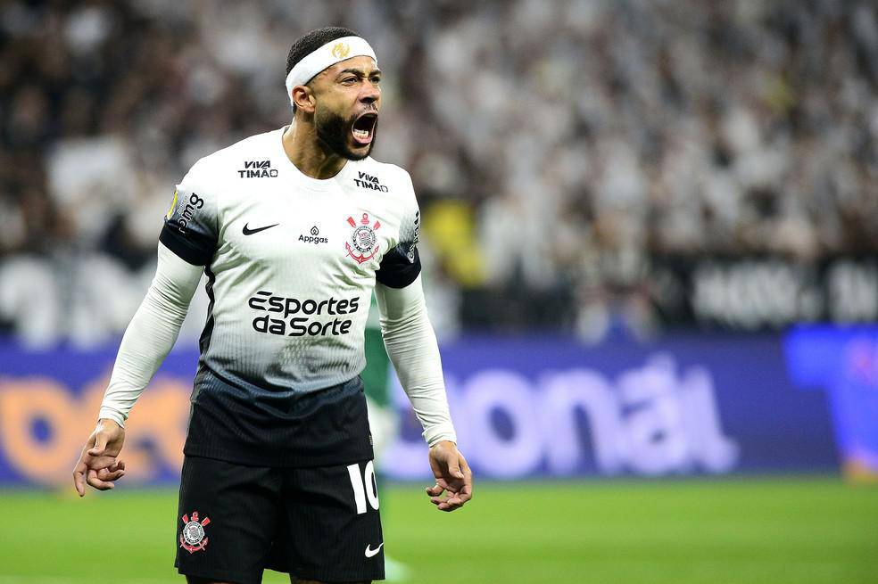 Memphis Depay busca quebrar o maior periodo sem gols com a camisa do Corinthians